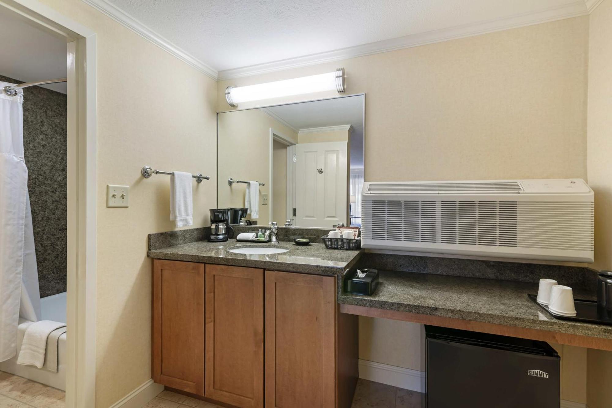 אוגונקוויט Juniper Hill Inn מראה חיצוני תמונה