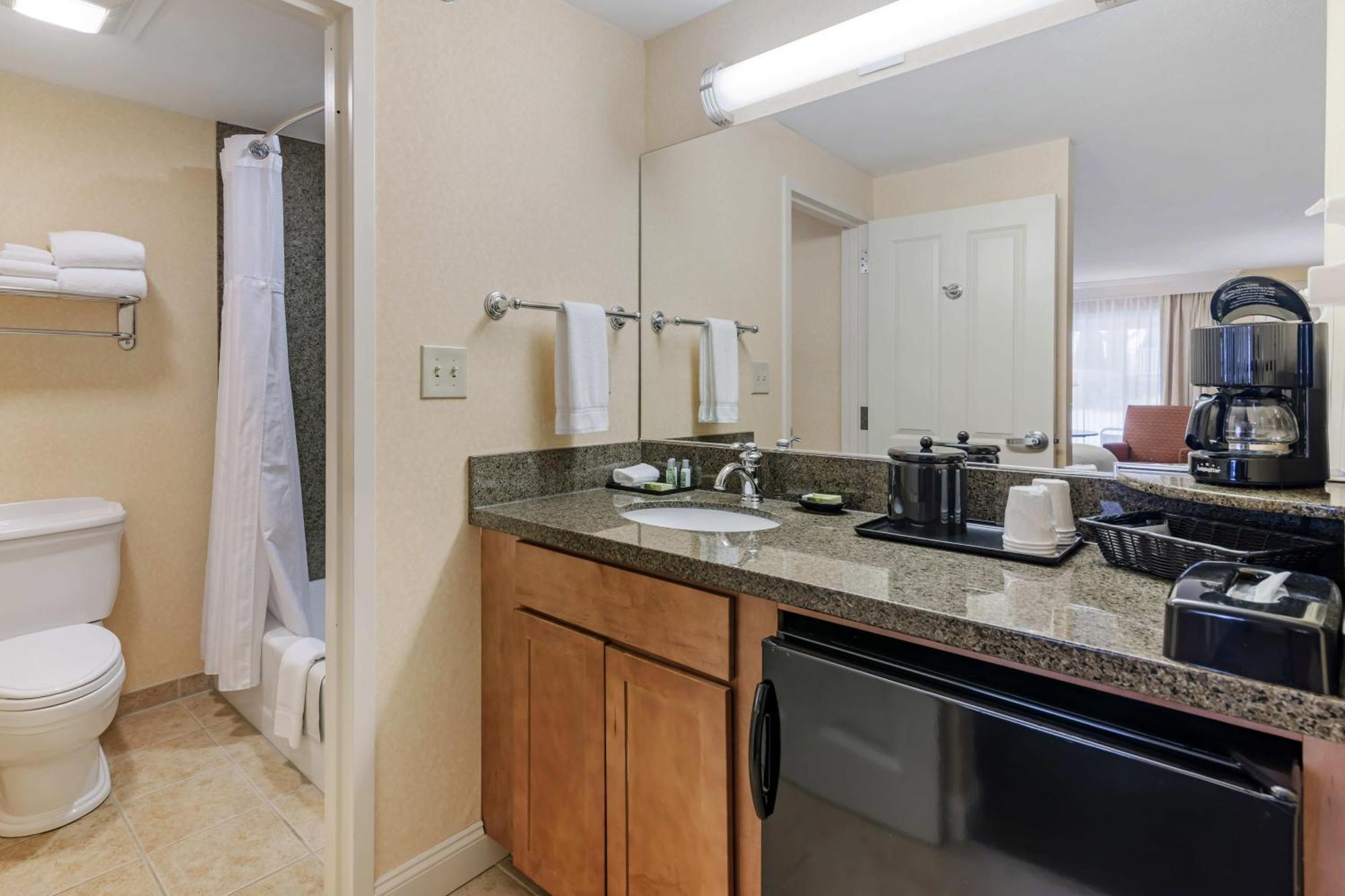 אוגונקוויט Juniper Hill Inn מראה חיצוני תמונה