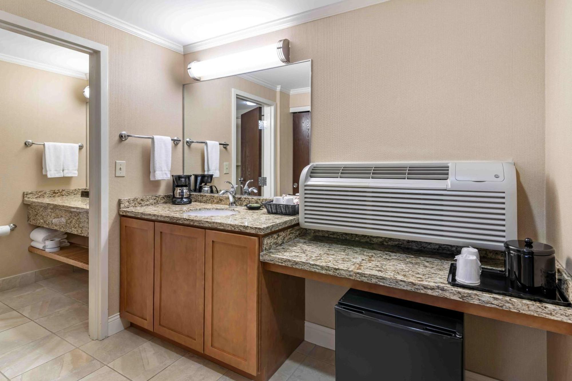 אוגונקוויט Juniper Hill Inn מראה חיצוני תמונה